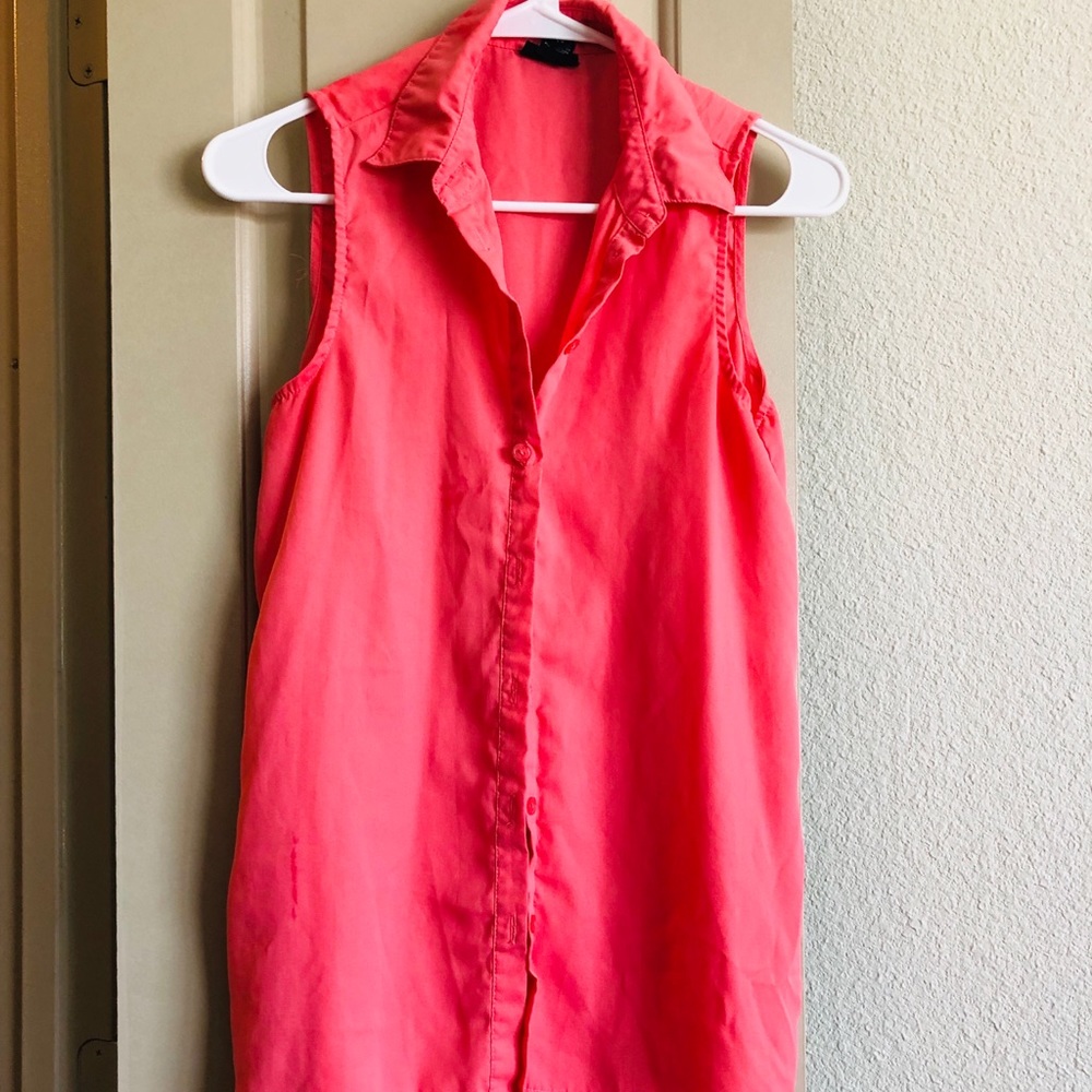 🔴 Pink blouse